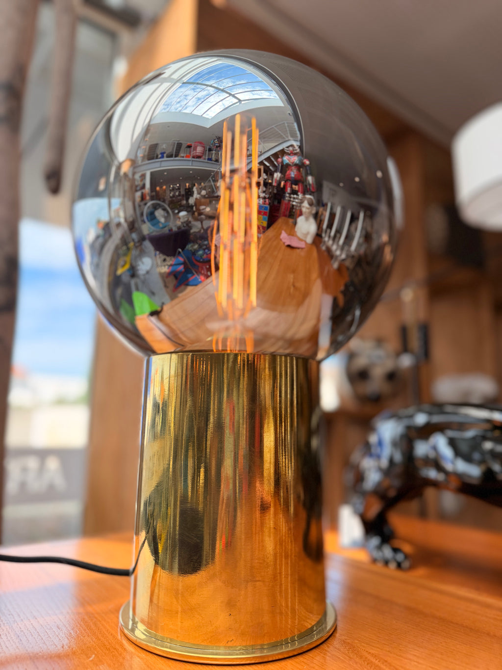 Lampe Boule «Lampe « Space Age » sur Douille Militaire Allemande — Karlsruhe (Années 70)