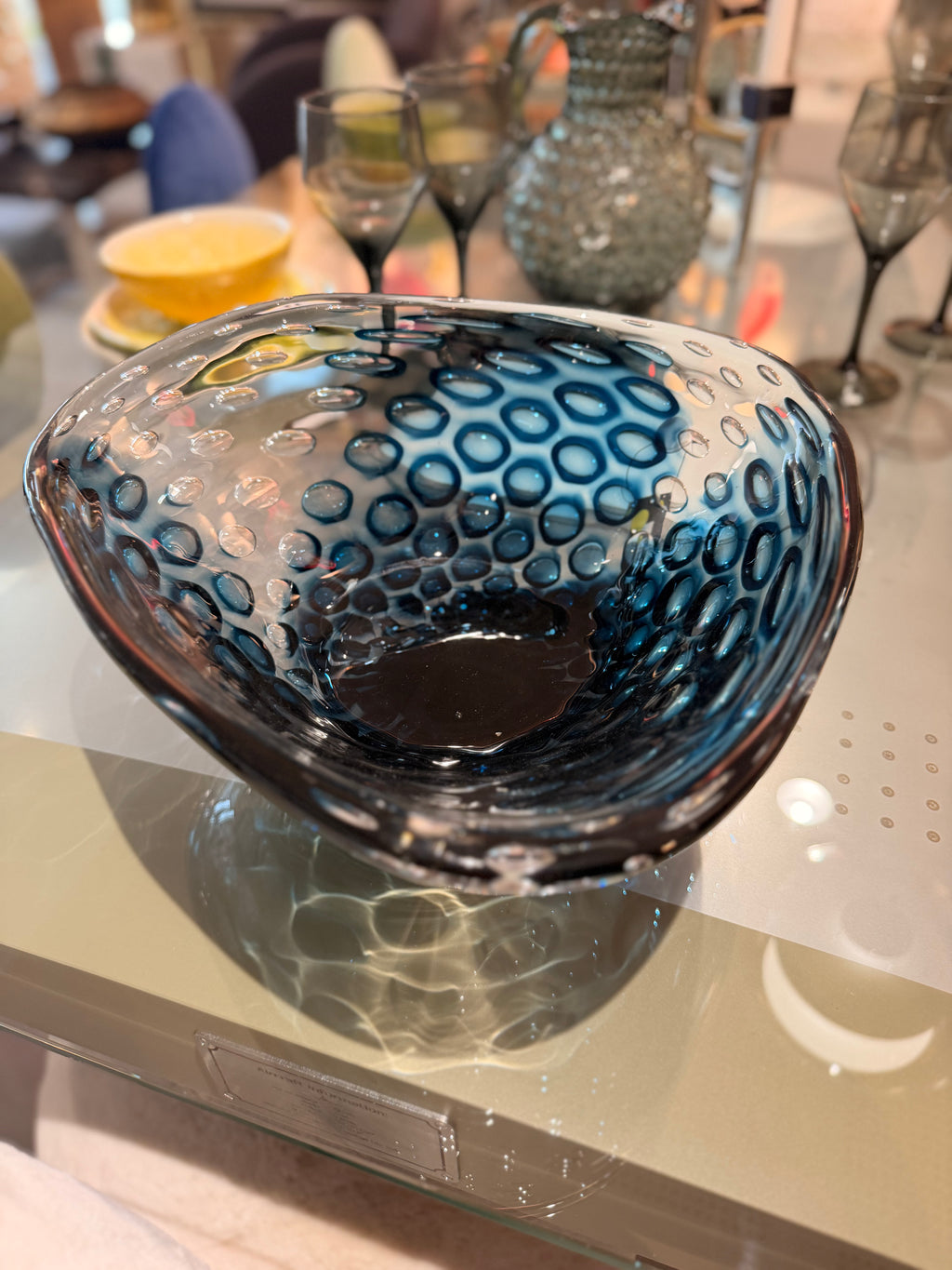 Coupe Sculpturale en Verre de Murano Bleu Cobalte à Motif Alvéolé (Bullicante / Optique)