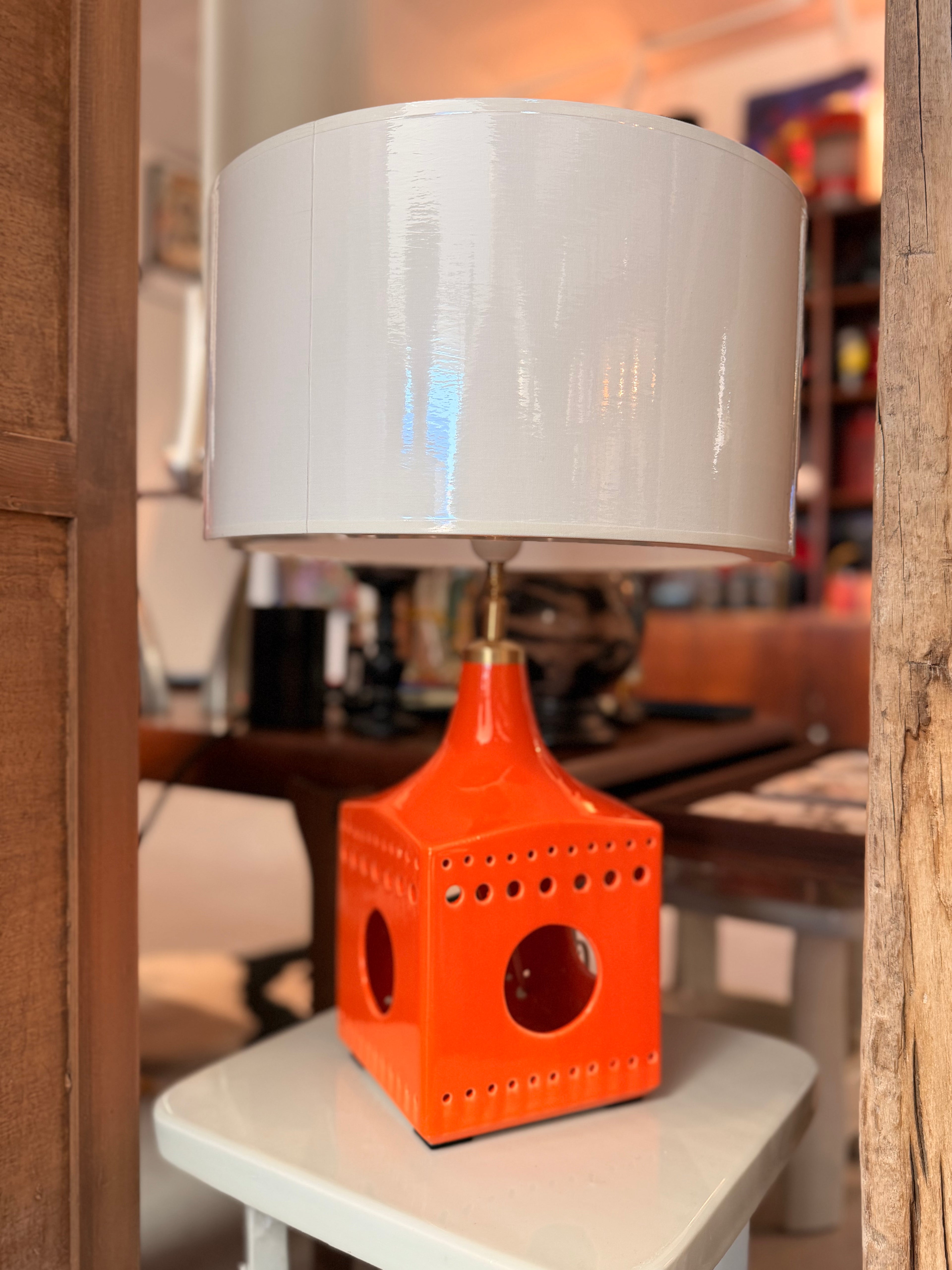 Lampe à Poser Sculpturale en Céramique Orange Pop — Style Bitossi / Aldo Londi (c. 1960–1970)
