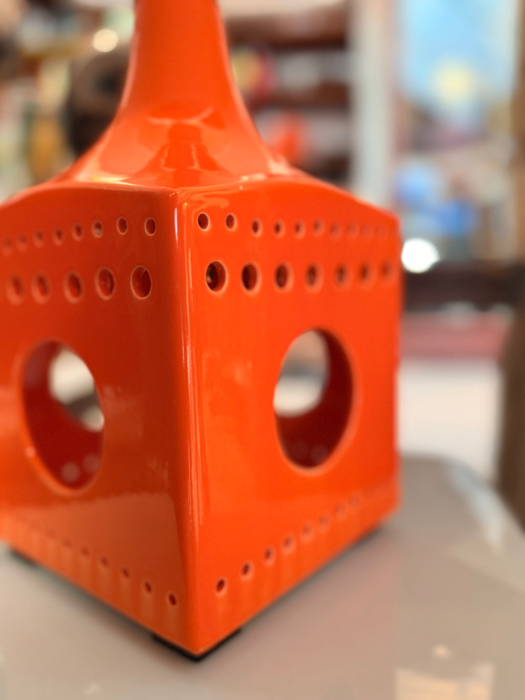 Lampe à Poser Sculpturale en Céramique Orange Pop — Style Bitossi / Aldo Londi (c. 1960–1970)